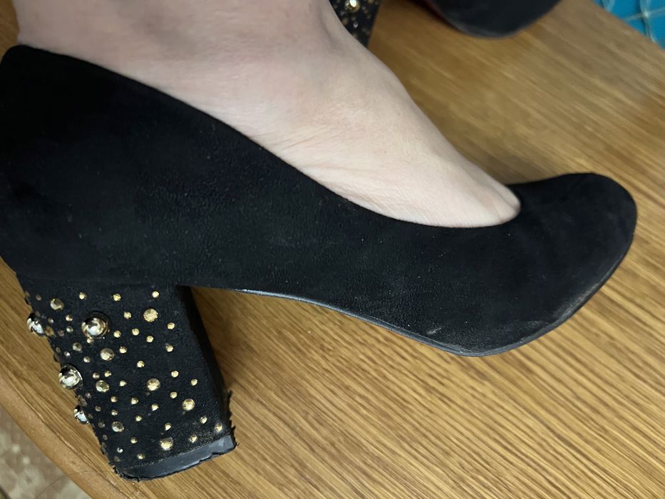 Продам туфлі