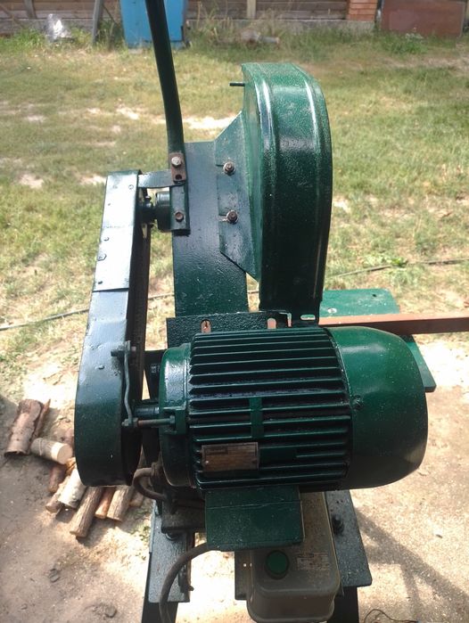 Подрібнювач гілок, дровокол, відрізний станок.