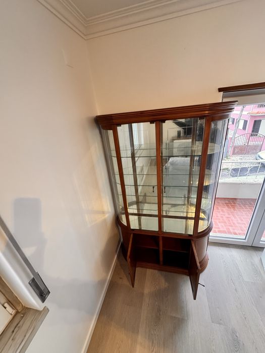 Cristaleira impecável