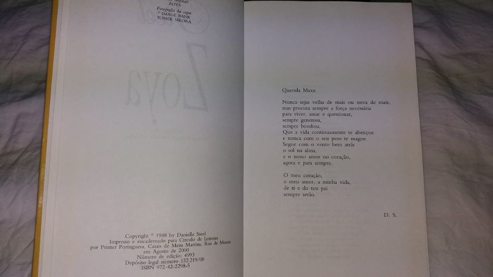 Livro "Zoya", de Danielle Steel