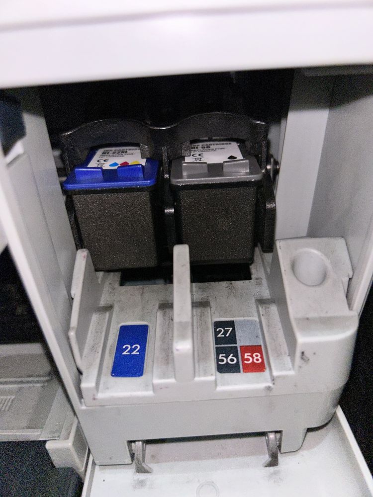 Impressora HP com tinteiros