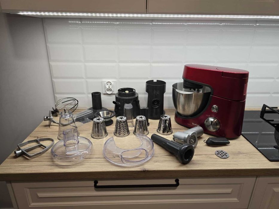 Robot kuchenny wielofunkcyjny.