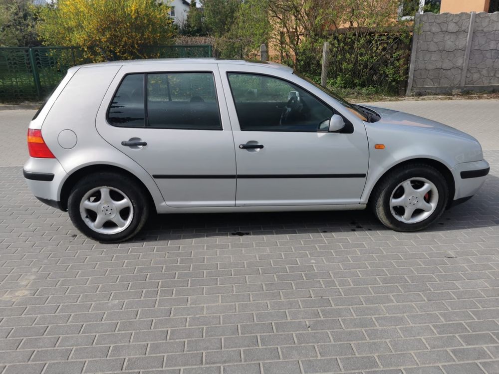 Volkswagen Golf 1.4 benyzna