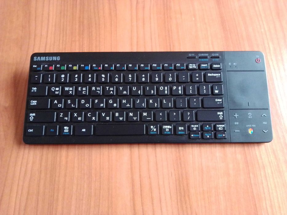 Óculos 3d ativos e teclado para televisores Smart Samsung.