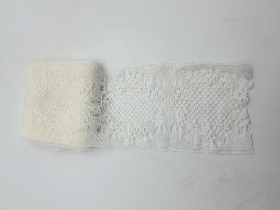 Koronka biała kupon 4,55 m.x 8 cm.
