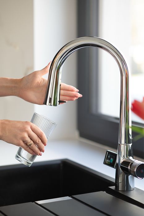 Bezdotykowa bateria z FILTREM WODY