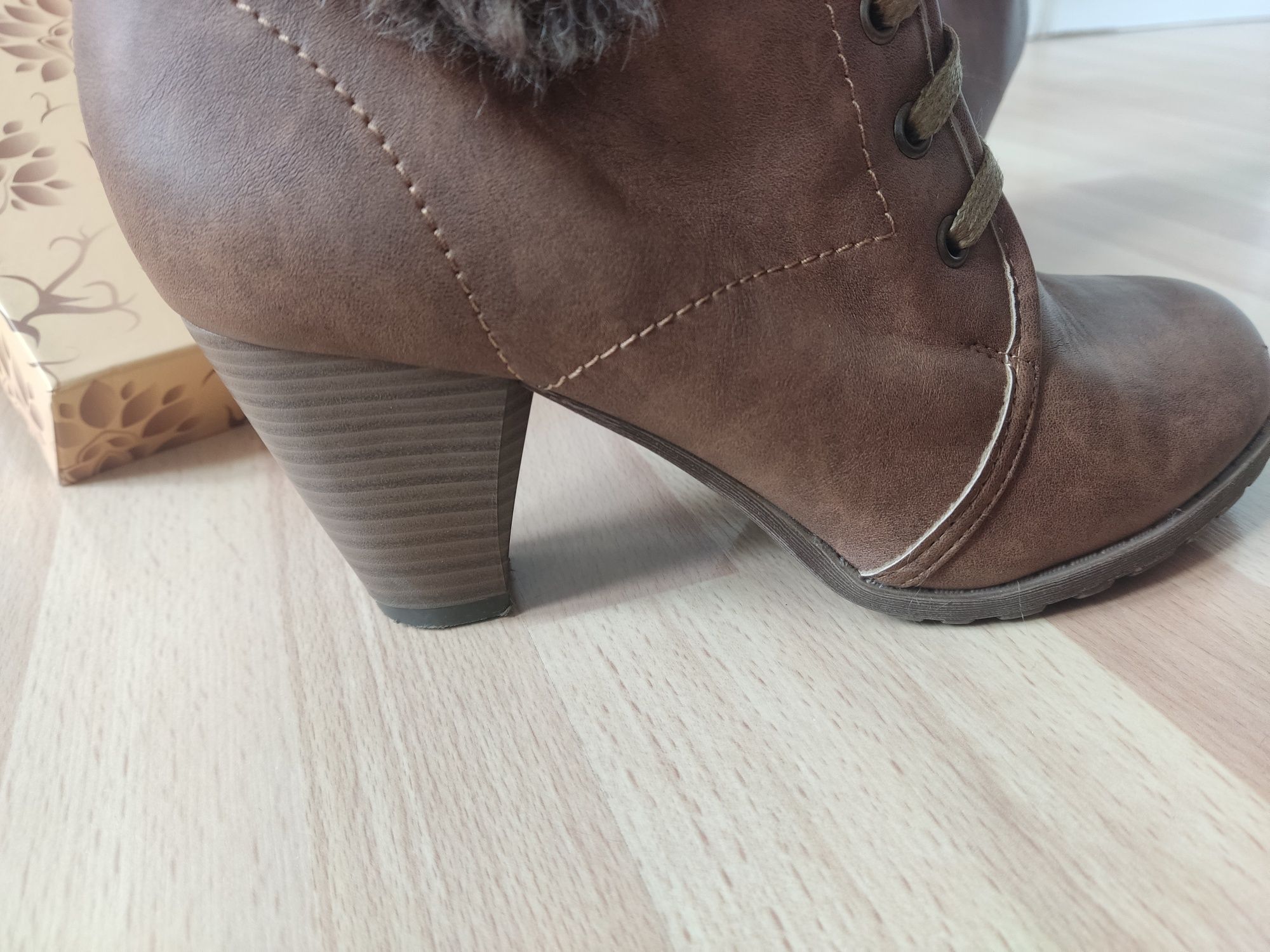 Nowe buty damskie kozaki zimowe z futerkiem 40 CCC