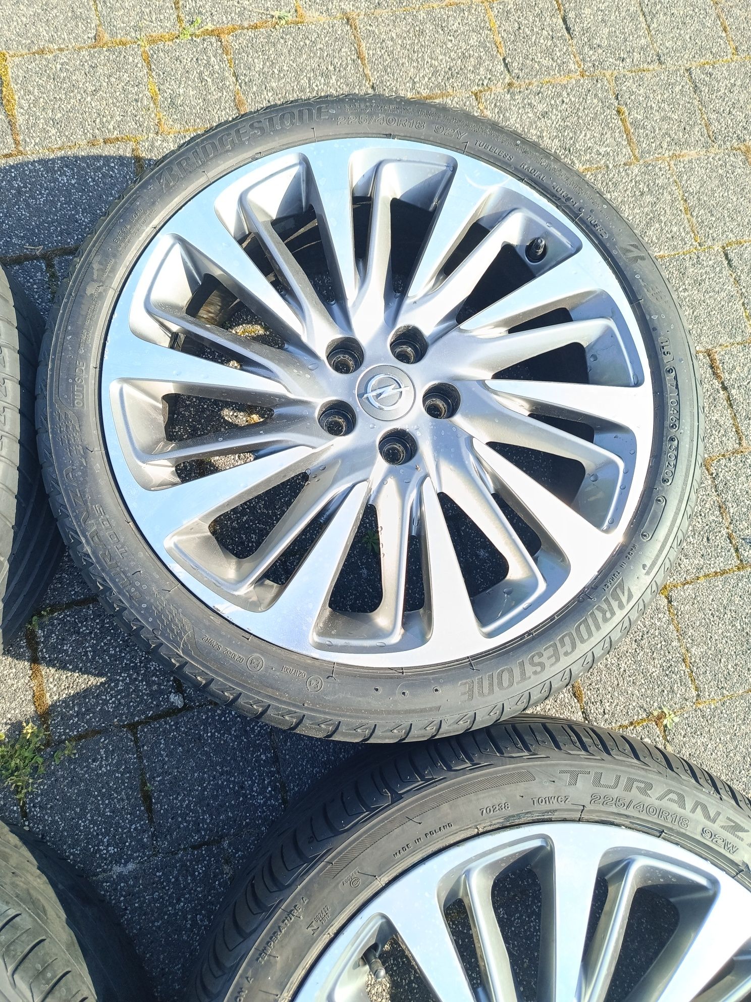 Komplet felgi 18 cali 5x105 opel astra mokka