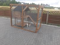 Buda dla kota z wolierą