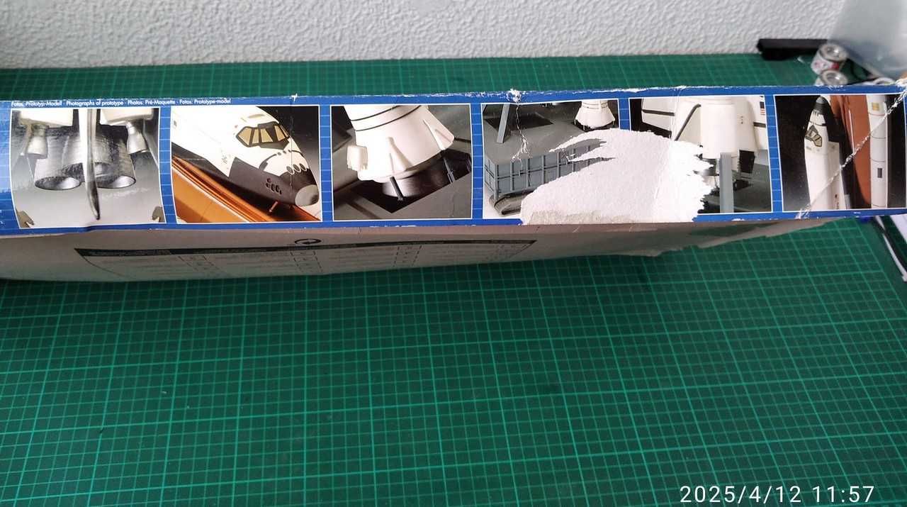 Revell Space Shuttle Discovery & Booster Rockets 1/144