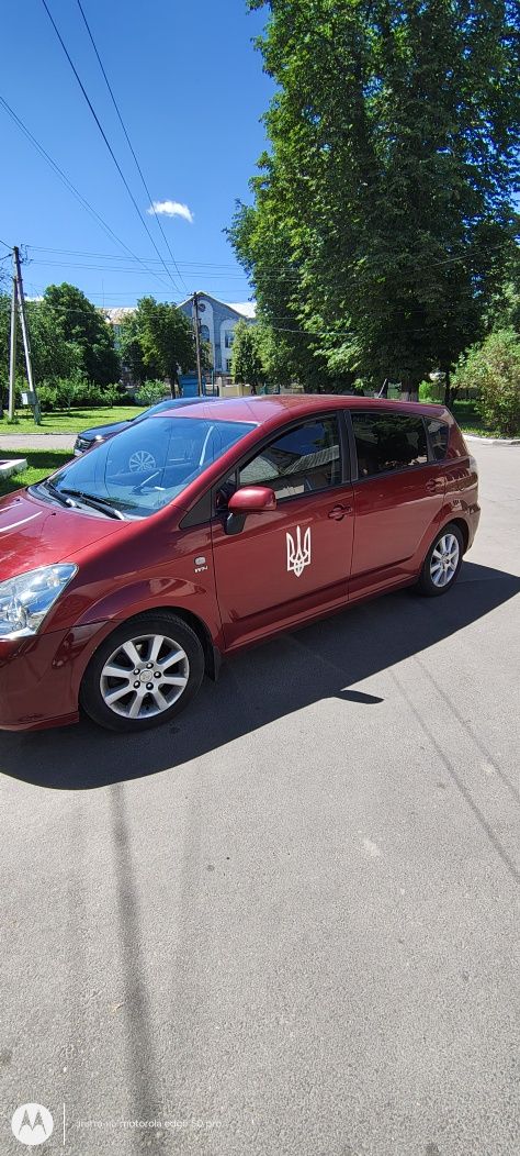 Toyota Corolla verso 2005 газ бензин