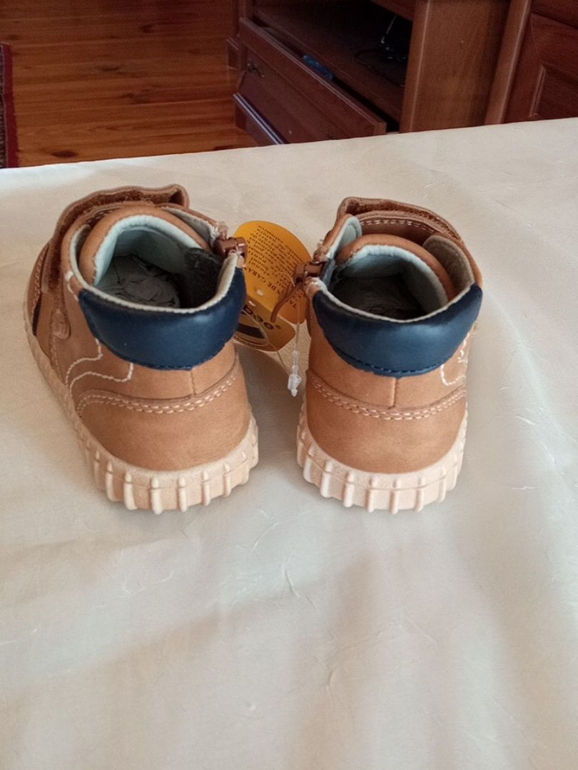 Туфлі для хлопчика і дівчинки