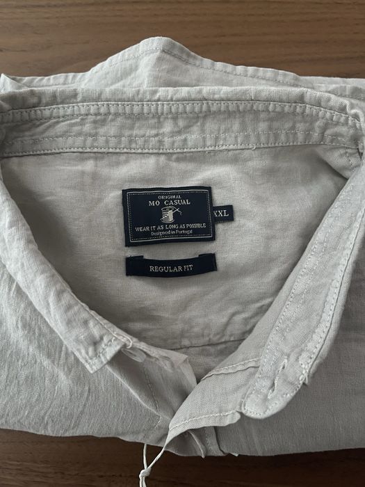 Camisa de linha bege.