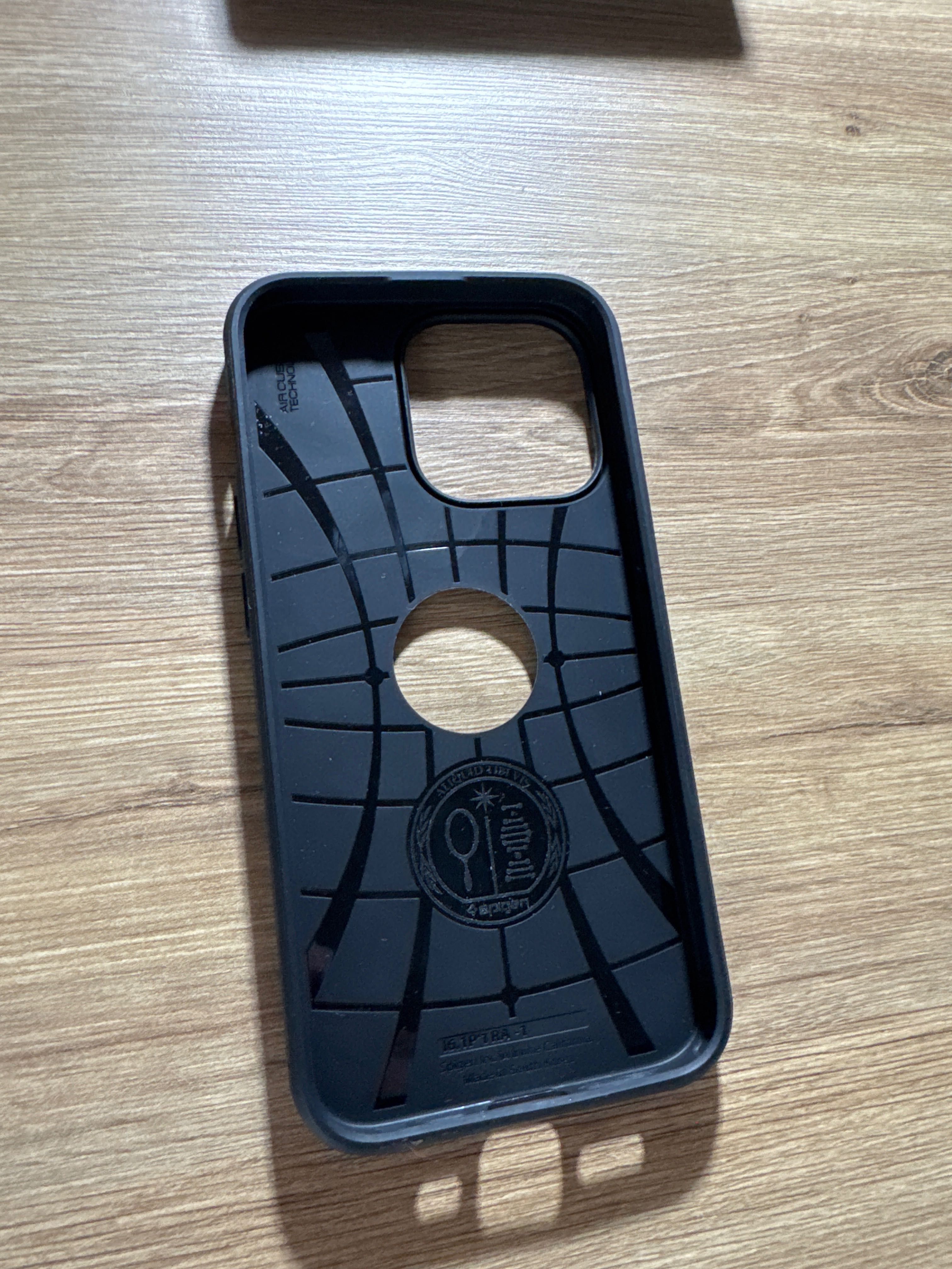 Etui SPIGEN Rugged Armor do iPhone 13 Pro