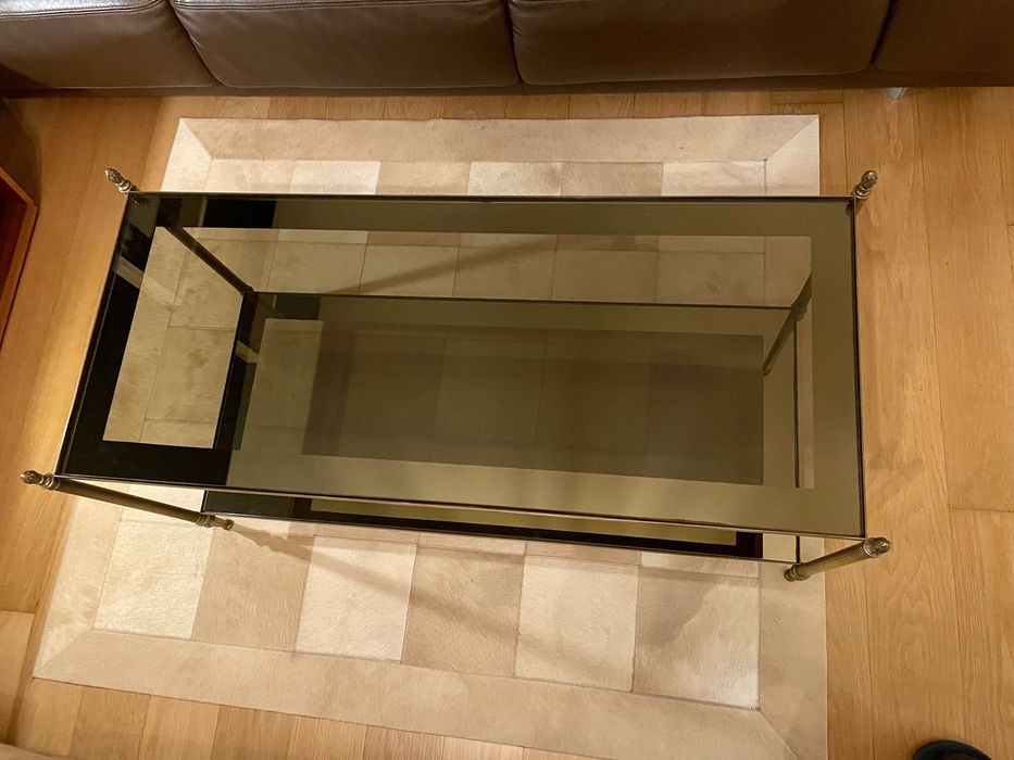 Mesa frente sofa em vidro e latão