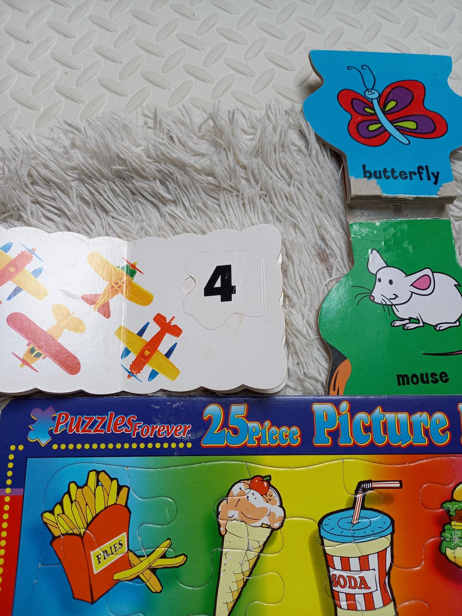 Zestaw dziecięcy:puzzle i książeczki