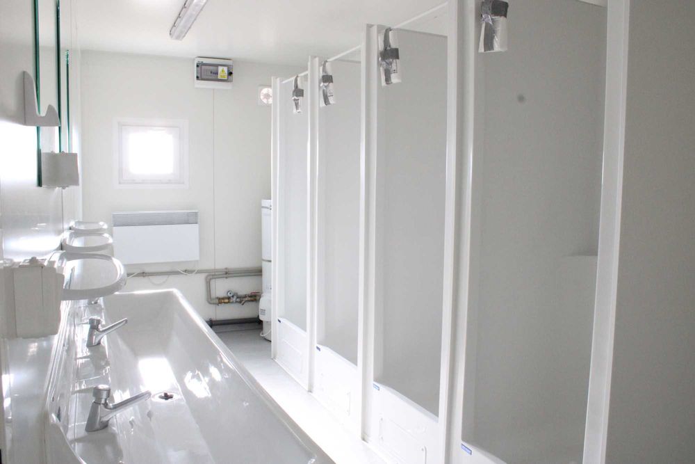 kontener sanitarny, kontener, kontener z prysznice i umywalka