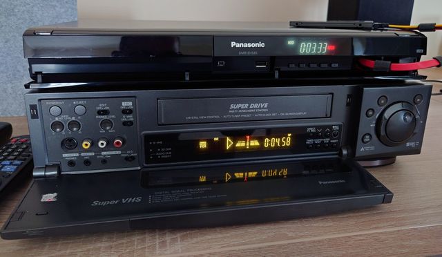 Zastaw do digitalizacji VHS Panasonic NV-HS950 + DMR-EH545 SSD 240 GB