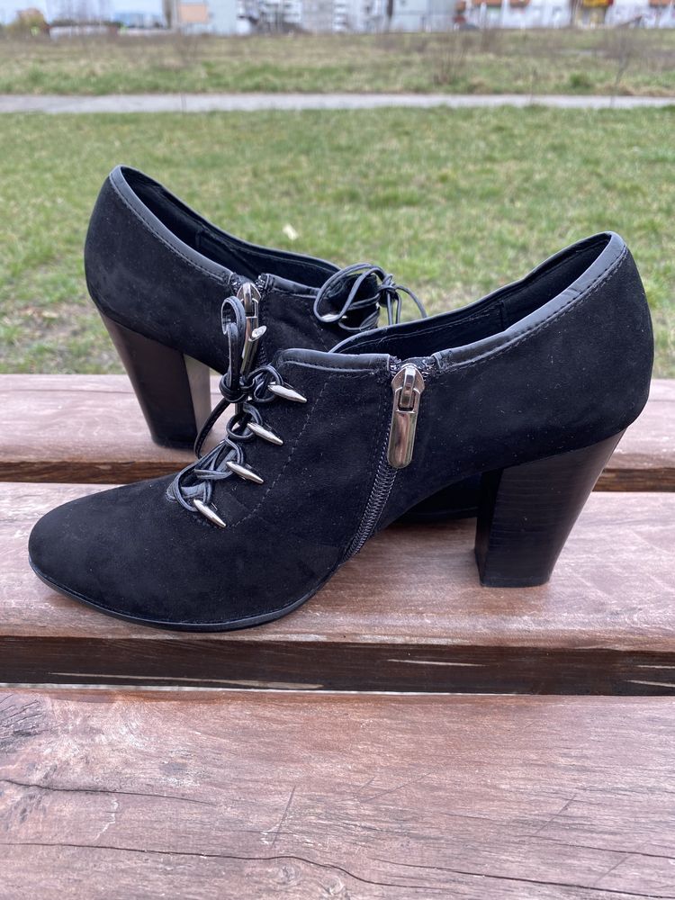 Жіночі чорні туфлі 38 р