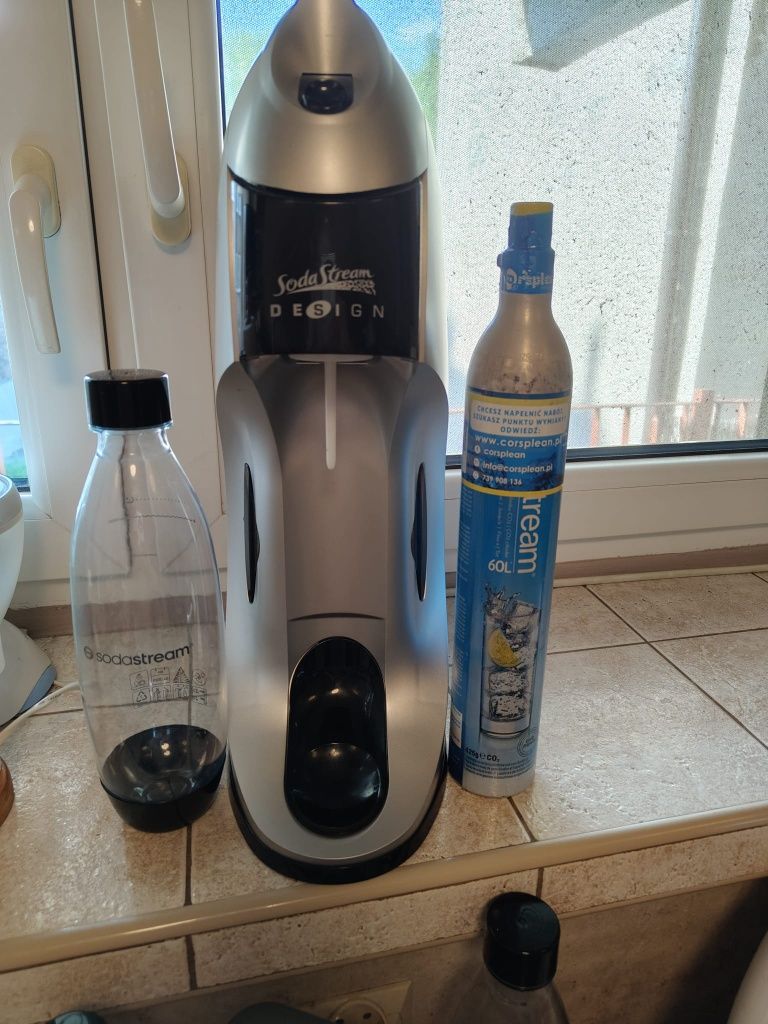 Saturator SodaStream Designe + nowa butelka + pełny nabój CO2