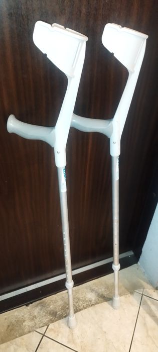 Sprzedam w dobrym stanie kule łokciowe regulowane