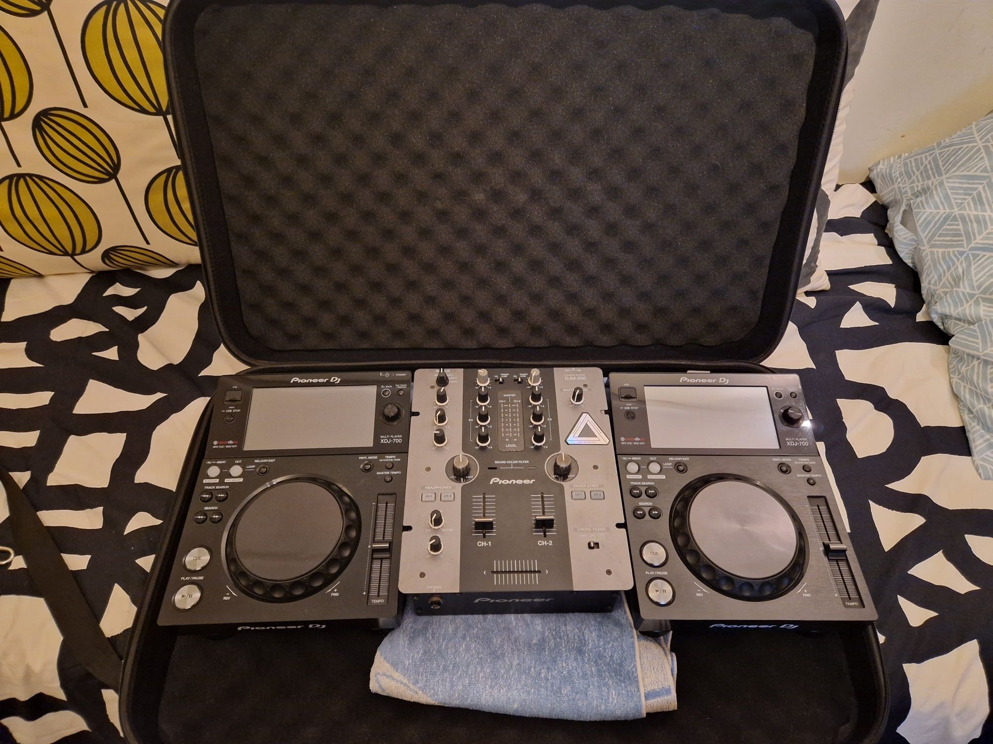 Vendo pack xdj700+djm250 +saco transporte