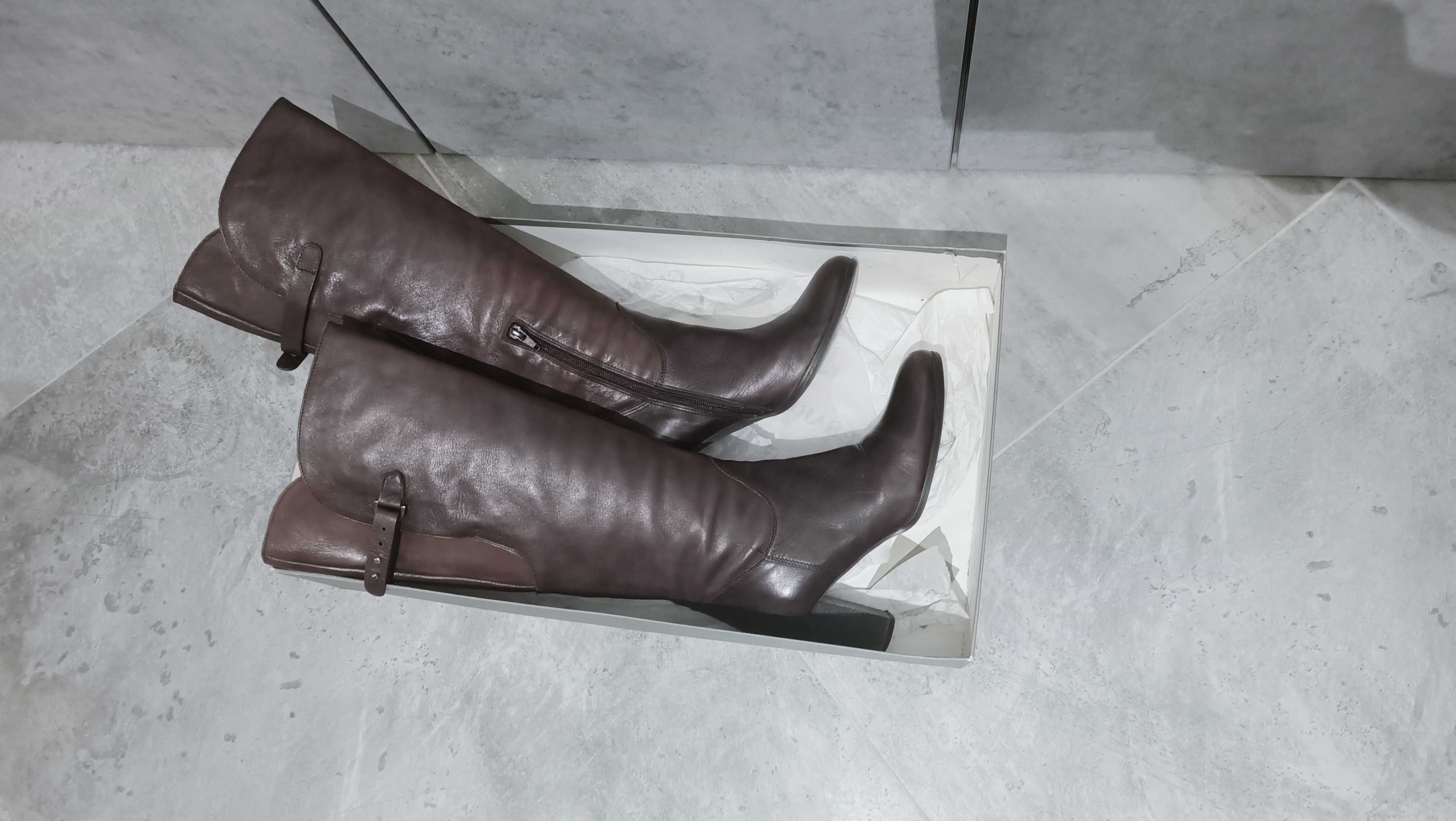 Сапоги кожаные коричневые на каблуке Италия