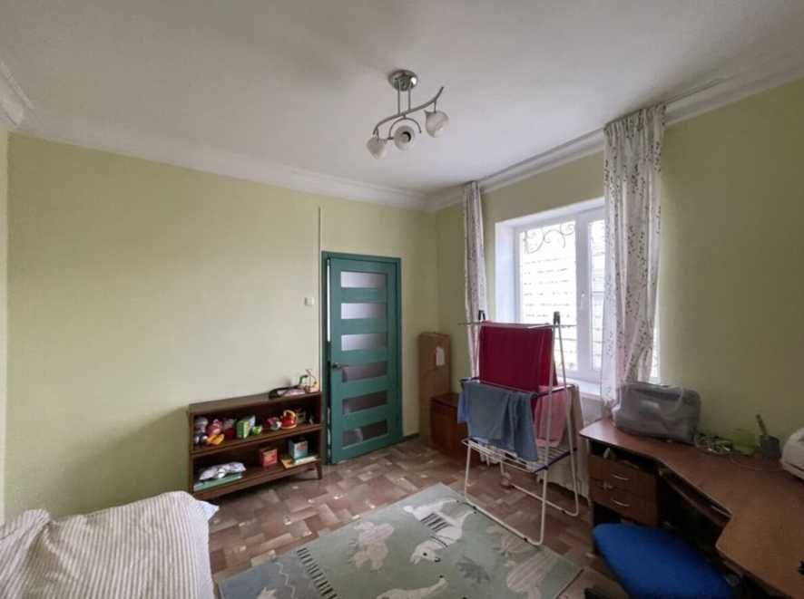Продам 3-комнатную крупногабаритную квартиру в Центре Каменского. Ir