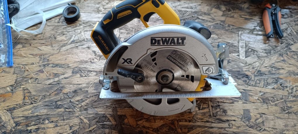 Piła tarczowa DeWalt dcs570