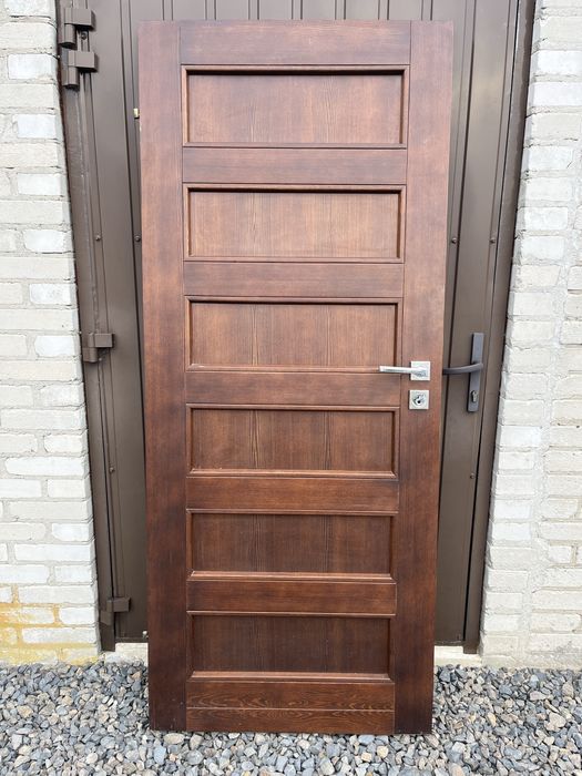 Drzwi drewniane wewnętrzne z klamkami