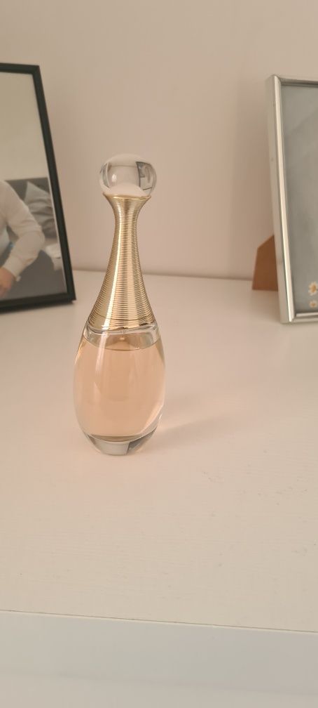 Perfum Dior J'adore