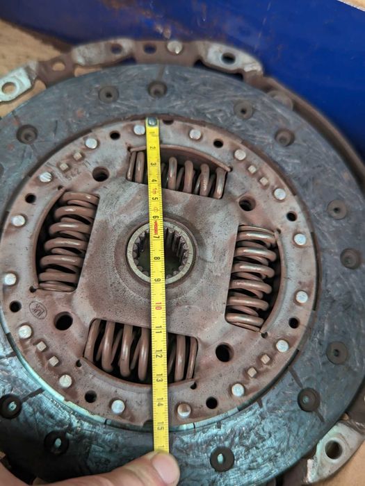 Комплект зчеплення 8200895182 RENAULT к4m 1.6i Megane Scenic