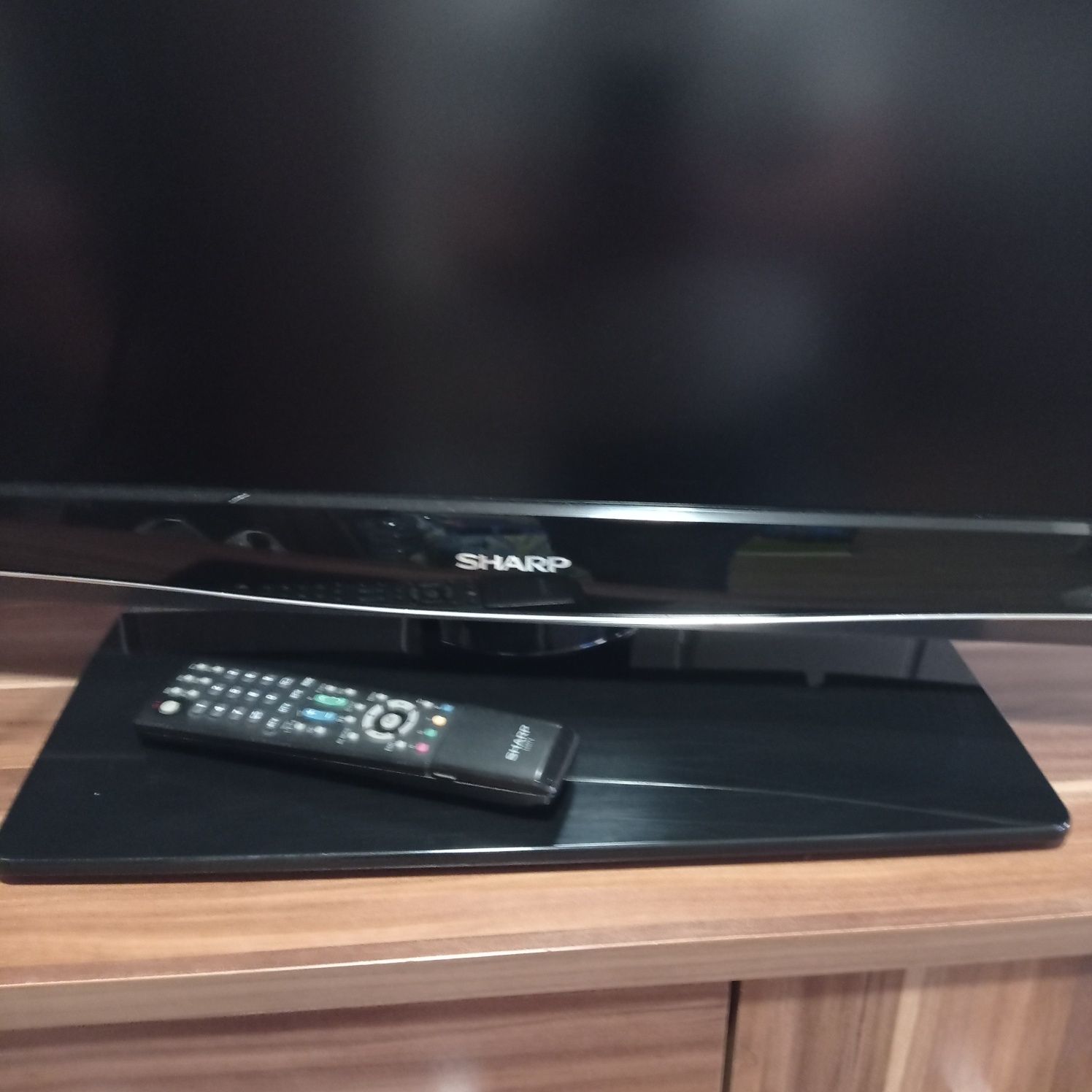 Telewizor Sharp model 37DH65E