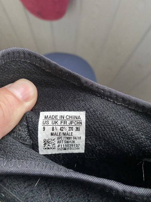 Продам кросівки  adidas fubular
