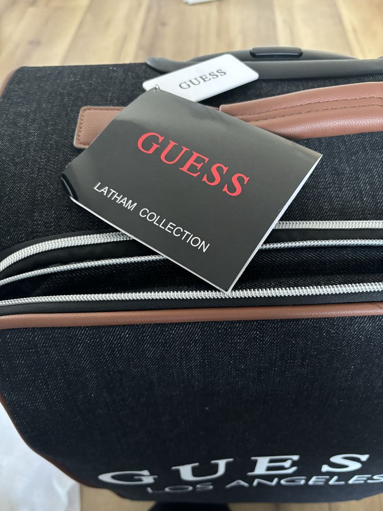 Nowa walizka Guess