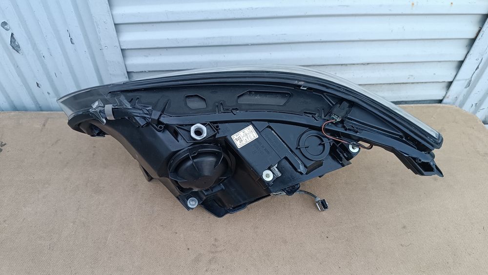 Vendo farol direito bi xenon BMW 5 séries E60, 61