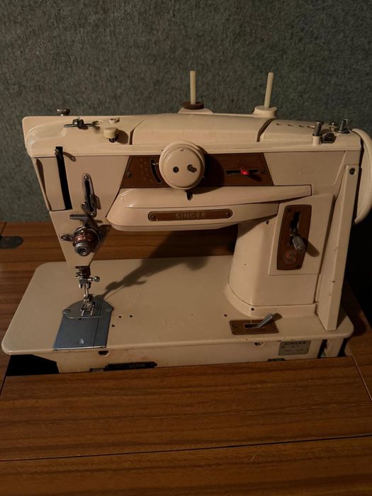 Máquina de Costura Singer Antiga com Móvel – Funcionamento por Pedal