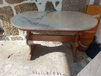 Mesa de jantar em mármore