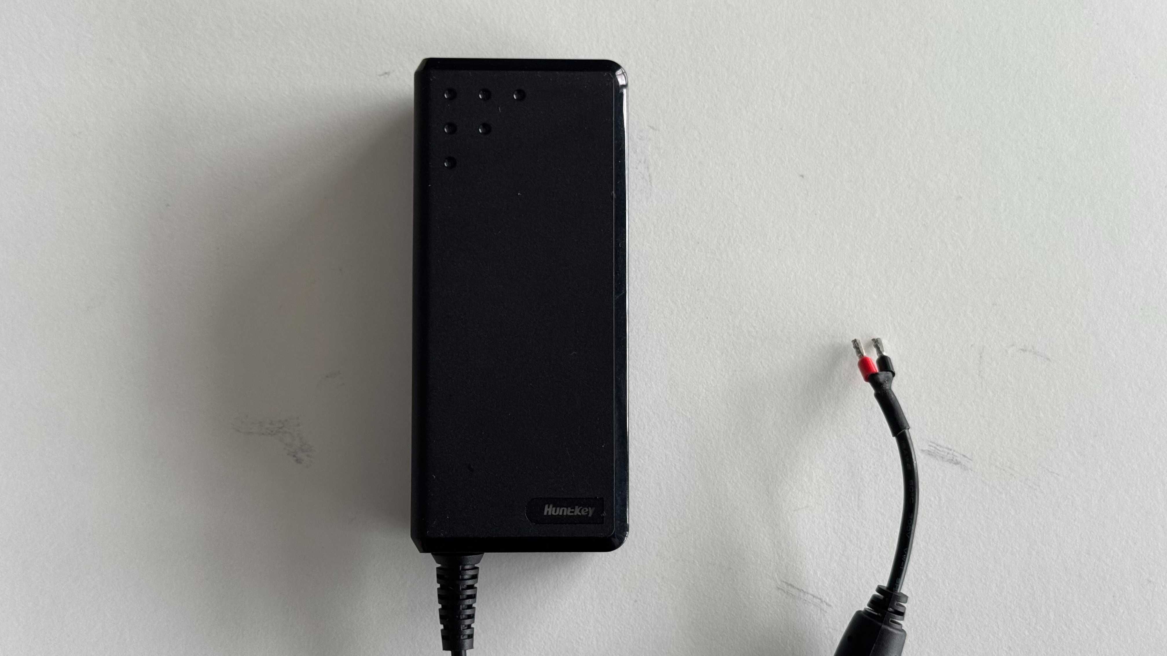 Transformador HuntKey (12.0V - 5.0A - 60W) - NOVO