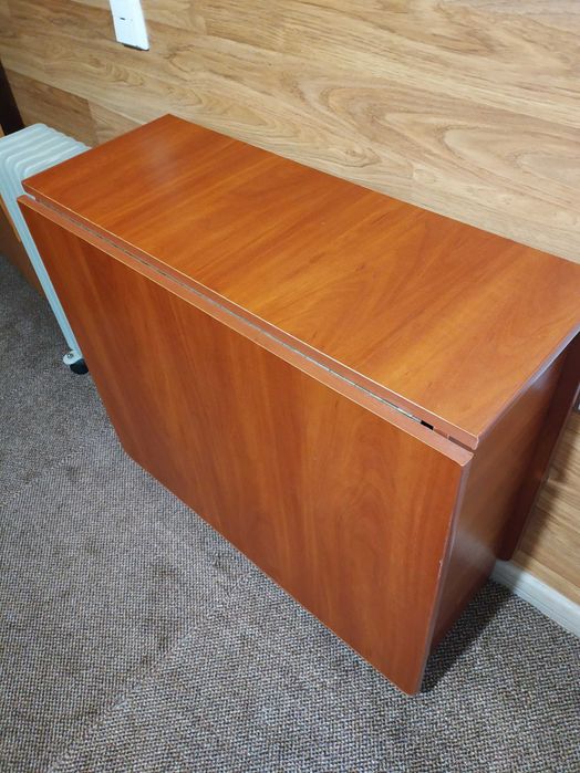 Стіл розкладний. Столик.