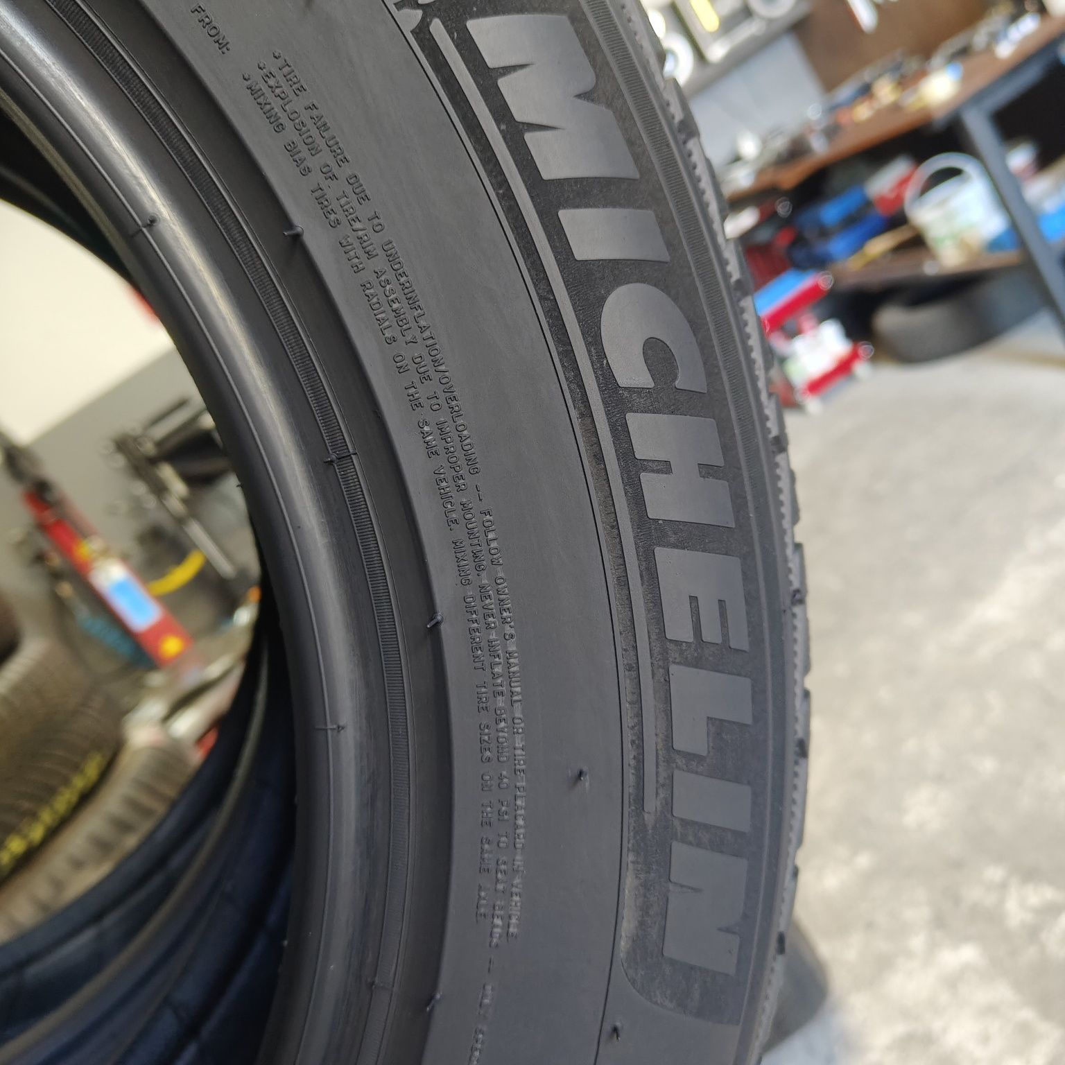 215/65/17 Sprzedam parę opon zimowych Michelin