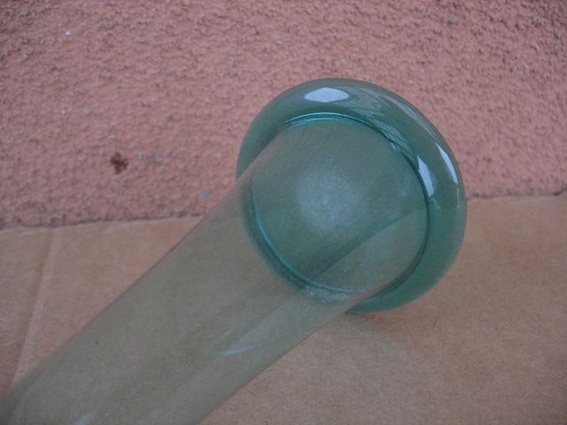 Stary oryginalny szklany wazonik z górą w formie falbanki