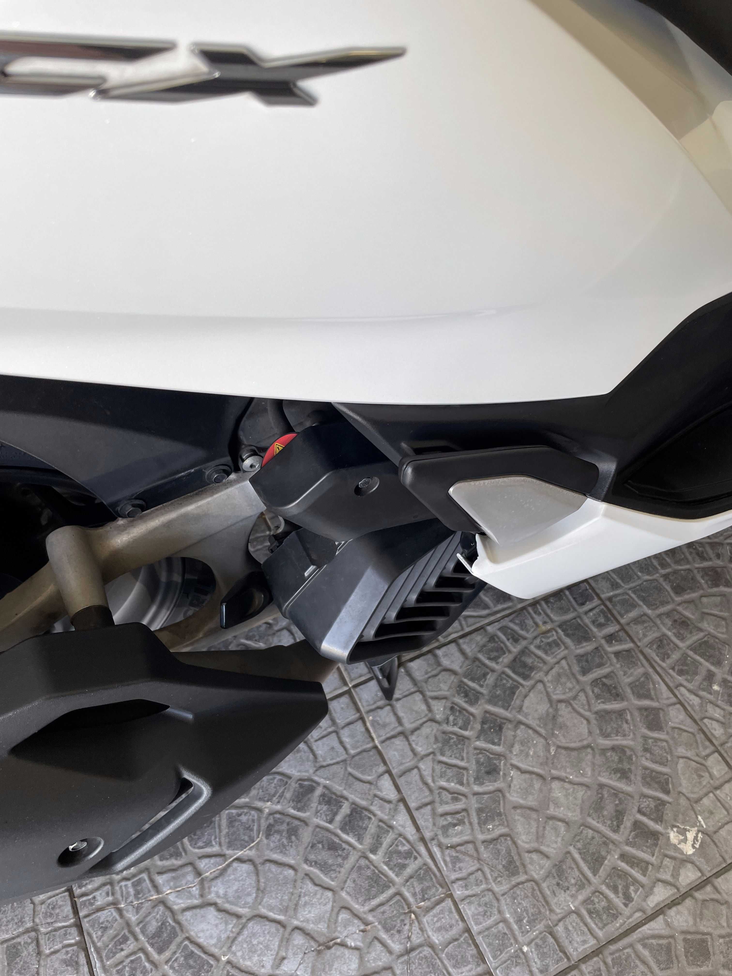 Honda PCX 2022 como nova