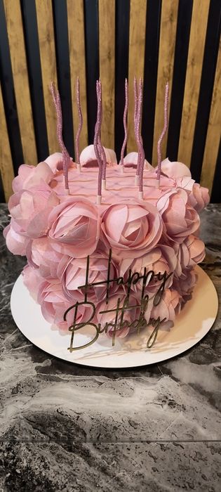 Торти, капкейки, макаронси, трайфли – десерти на замовлення