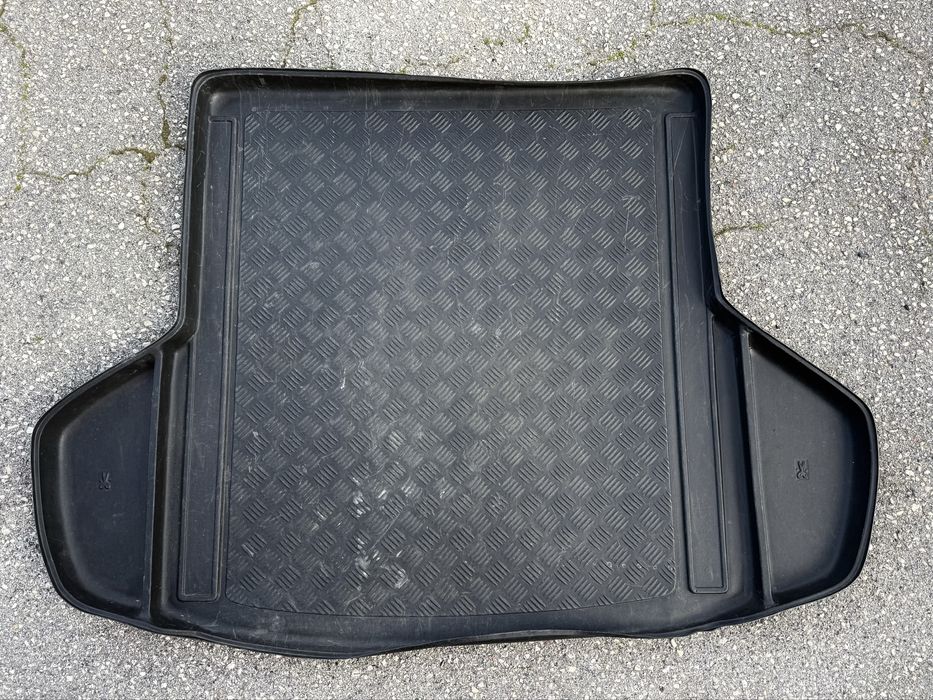 Tapetes mala bagageira toyota avensis 2009-16