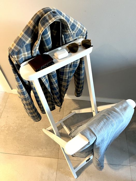 Składany drewniany wieszak typu lokaj na ubrania, biały