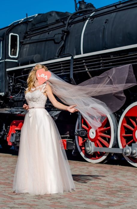 Нежное свадебное платье пудрового цвета