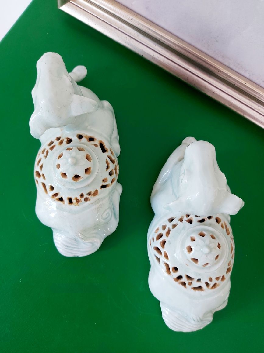 Par de defumadores em porcelana chinesa Celadon.