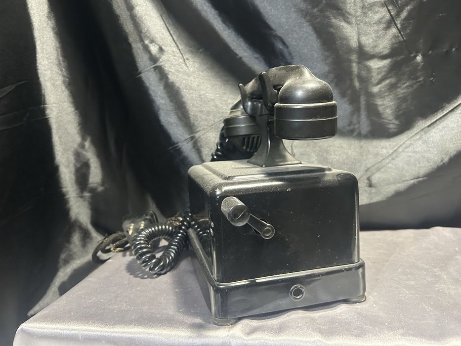 Stary Telefon na Korbkę – Antyk, Bez Cyferblatu