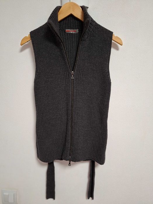 Жилет женский Prada, Италия. Шерсть.  S-М.